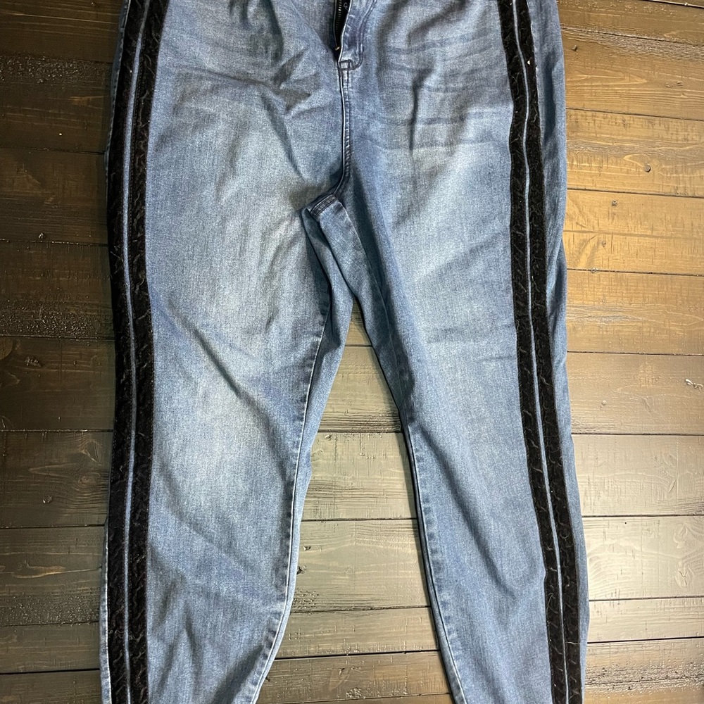 Women’s Celebrity Pink jeans 16